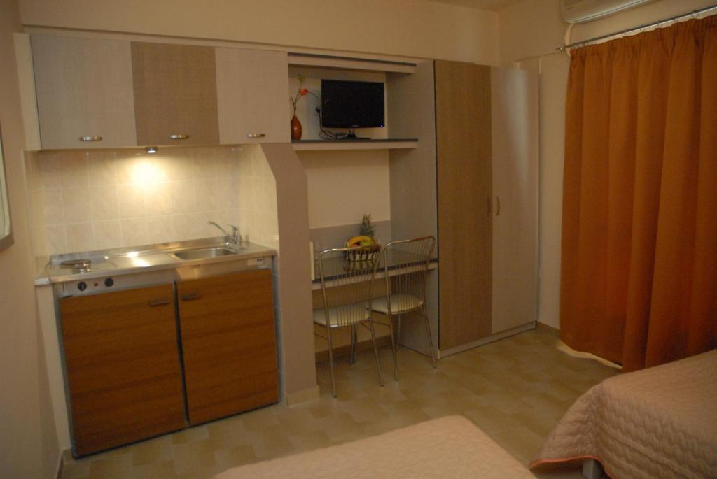 Takis Hotel Apartments Ialysos  Exterior foto